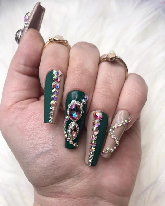 CHRISTMAS INSPIRED PRESS ON NAILS